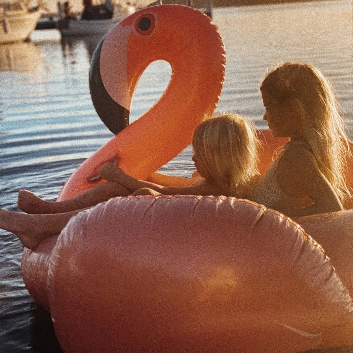 Luxe Ride-On Flamingo Float - Image 3